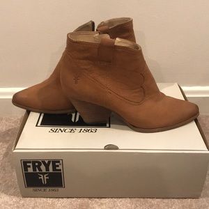 Frye Reina Bootie , Sz 9 Camel Color